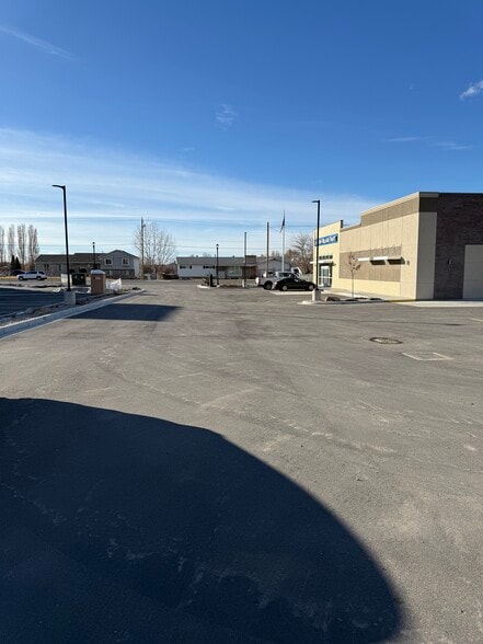 2102 2000 w, Clinton, UT for lease - Building Photo - Image 2 of 5
