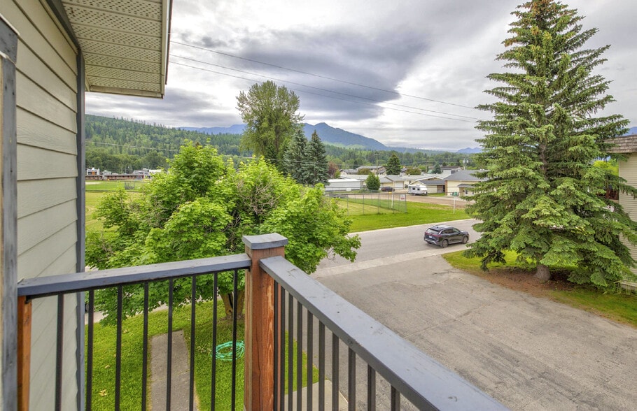 491 5 Av, Fernie, BC for sale - Building Photo - Image 2 of 11