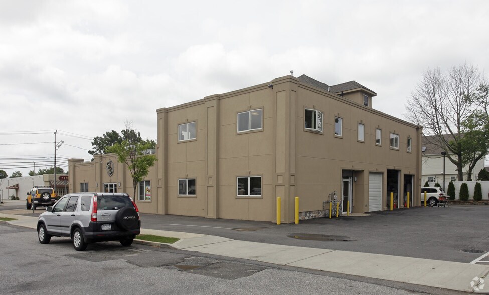 620 W Montauk Hwy, Lindenhurst, NY à vendre - Photo du bâtiment - Image 3 de 16