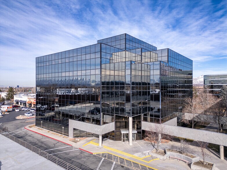 7050 S Union Park Ave, Midvale, UT à louer - Photo du bâtiment - Image 1 de 4