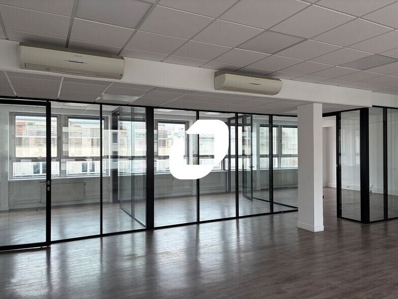 Office in Levallois Perret for lease - Interior Photo - Image 3 of 14
