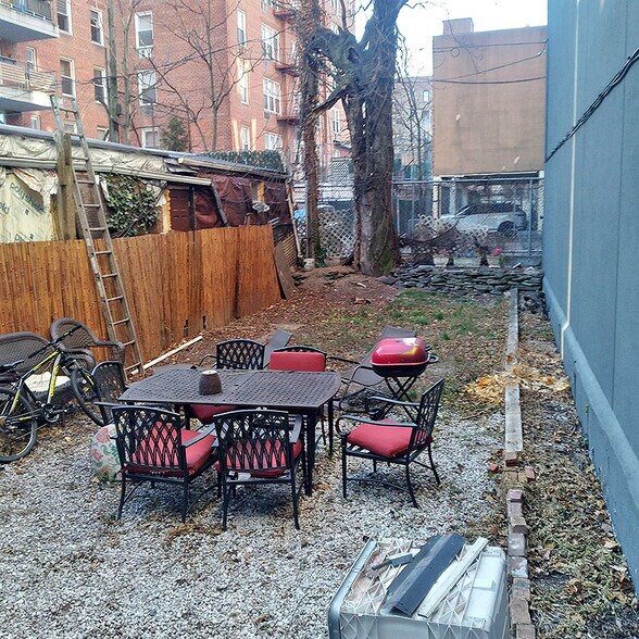 1786 Sheepshead Bay Rd, Brooklyn, NY à vendre - Photo du bâtiment - Image 2 de 6