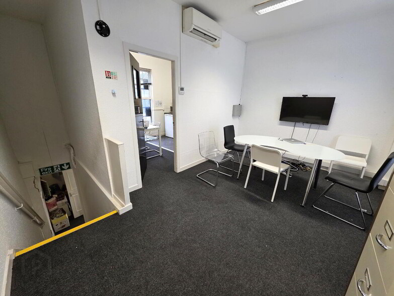 78 Bachelors Walk, Lisburn for sale - Interior Photo - Image 3 of 7