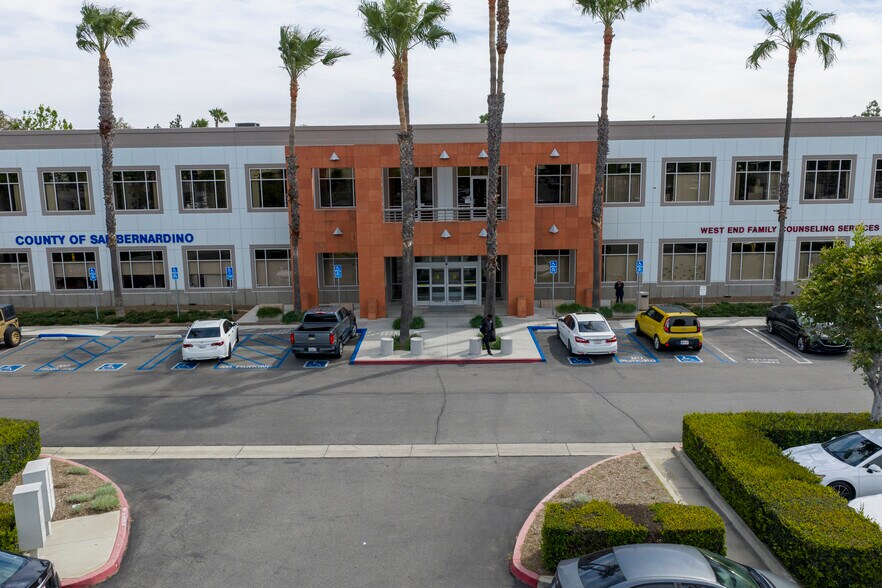 9445 Fairway View Pl, Rancho Cucamonga, CA à louer - Photo du bâtiment - Image 2 de 10
