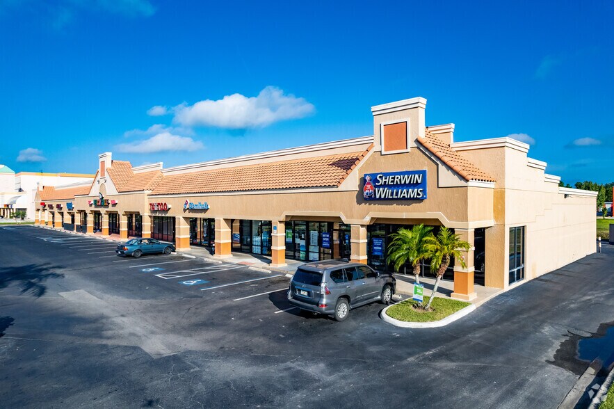 5475 W Irlo Bronson Memorial Hwy, Kissimmee, FL à louer - Photo du bâtiment - Image 2 de 8