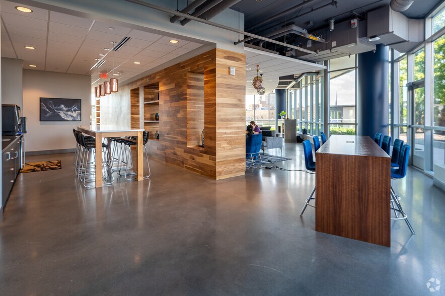 1369 Spruce Pl, Minneapolis, MN à louer - Photo intérieure - Image 3 de 98