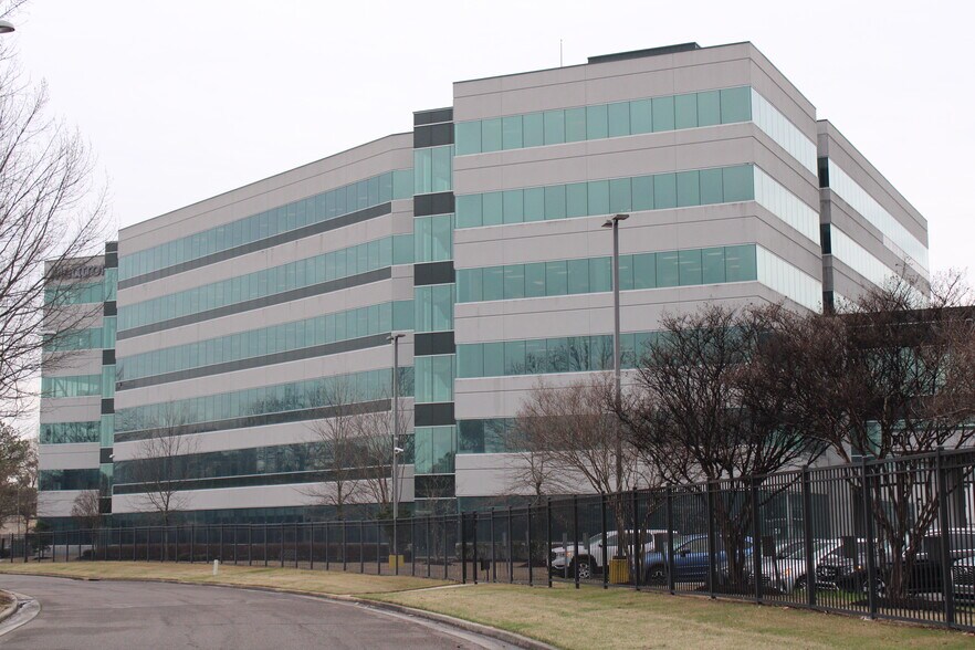 1770 Pyramid Pl, Memphis, TN à louer - Photo du bâtiment - Image 3 de 15
