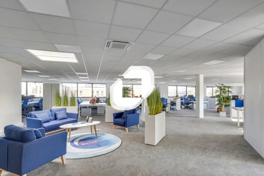 Office in Champs-sur-Marne for lease - Interior Photo - Image 2 of 14