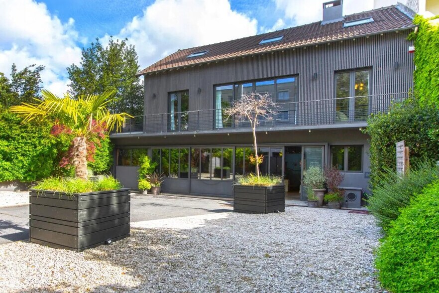 Office in Rueil-Malmaison for sale - Building Photo - Image 2 of 11