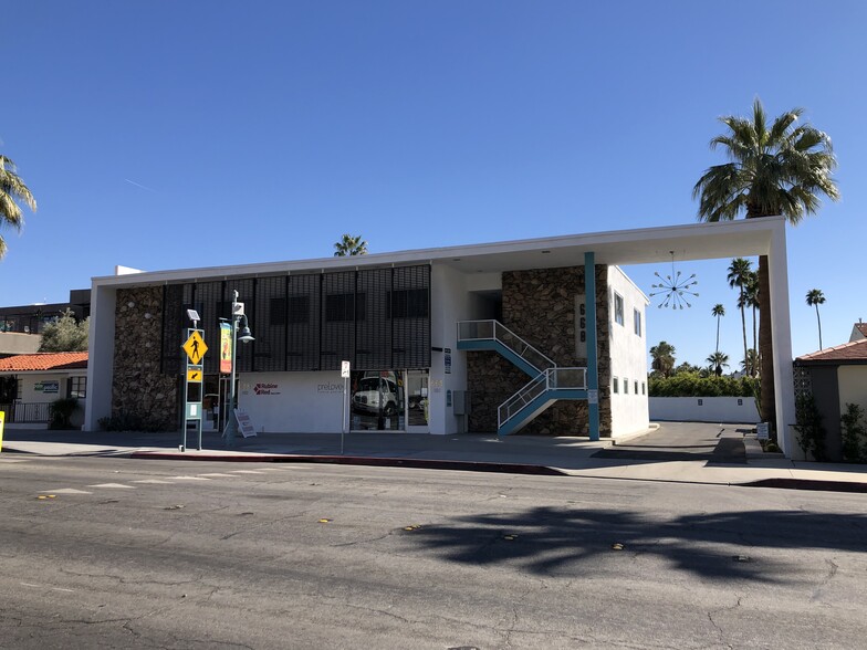 664-668 N Palm Canyon Dr, Palm Springs, CA à louer - Photo du bâtiment - Image 2 de 33