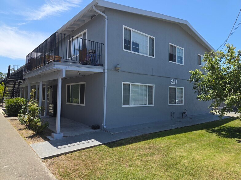 257 Poplar Ave, Hayward, CA à vendre - Photo du bâtiment - Image 3 de 18