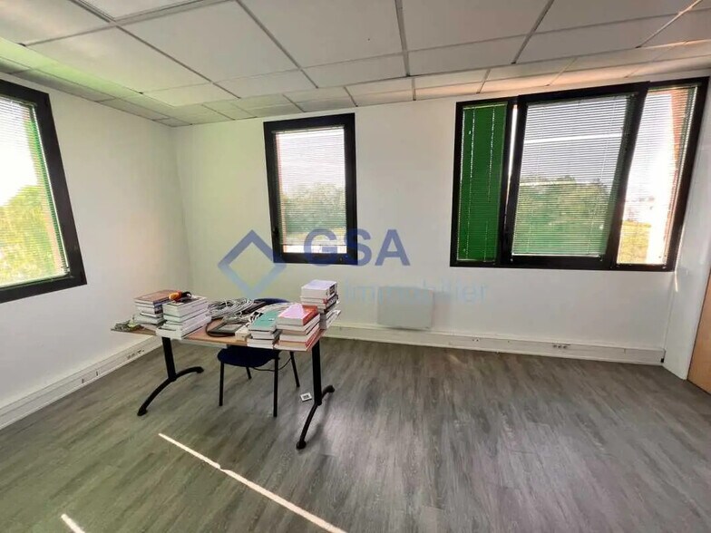 Bureau dans Évry-Courcouronnes à louer - Photo intérieure - Image 2 de 7