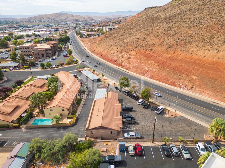 465 S Bluff St, St George, UT à louer - Photo du bâtiment - Image 3 de 5