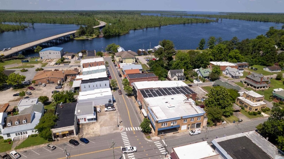 302 Main St, Columbia, NC for sale - Primary Photo - Image 1 of 47