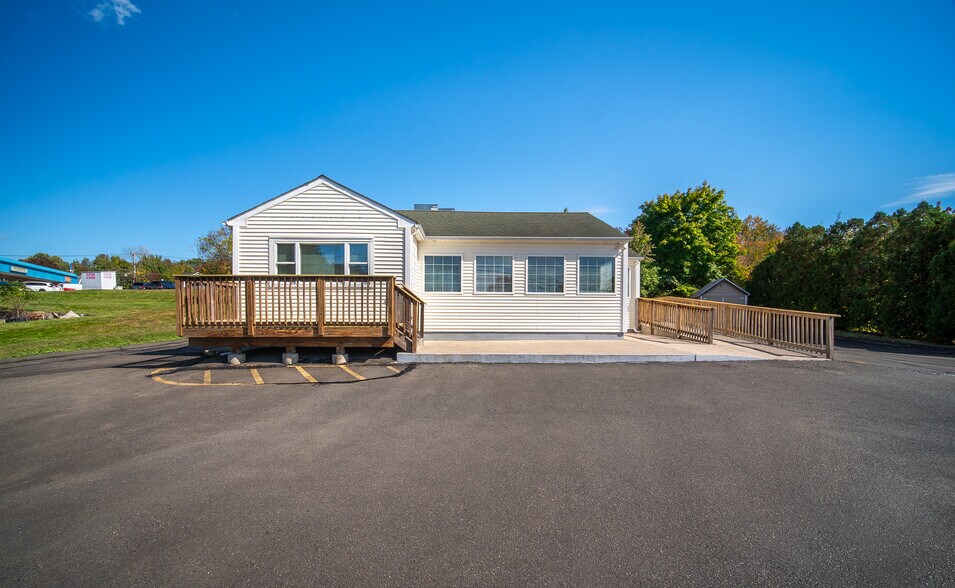 110 Coe Ave, Middletown, CT à vendre - Photo du bâtiment - Image 1 de 7