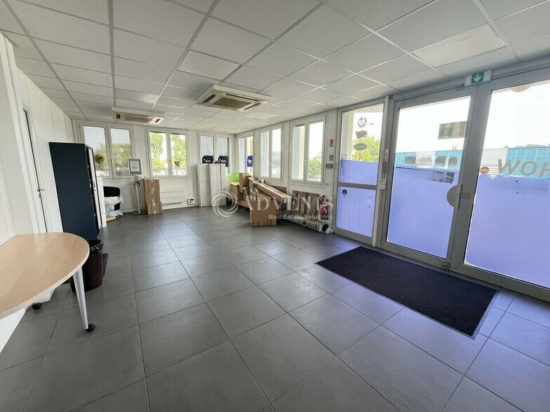Office in Gonesse for lease - Interior Photo - Image 3 of 12