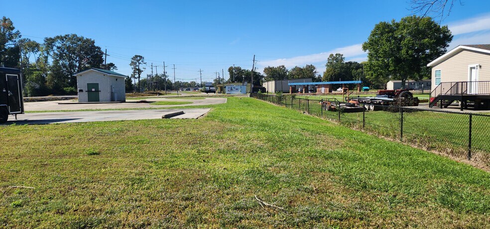 37044 Perkins Rd, Prairieville, LA à louer - Photo du bâtiment - Image 2 de 11