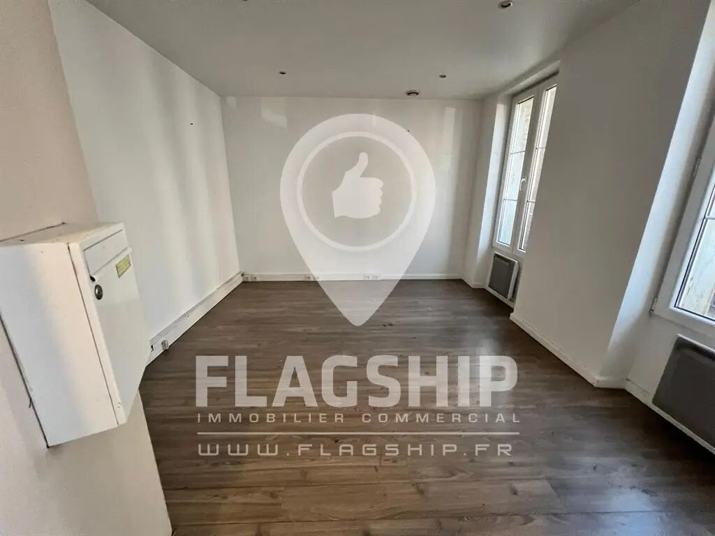 Office in Charenton-le-Pont for lease Interior Photo- Image 1 of 6