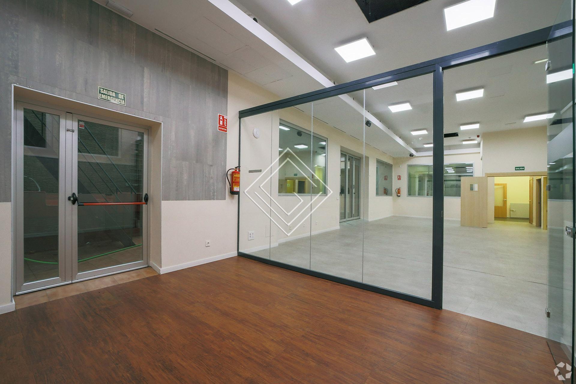 Retail in Madrid, Madrid for lease Interior Photo- Image 1 of 2