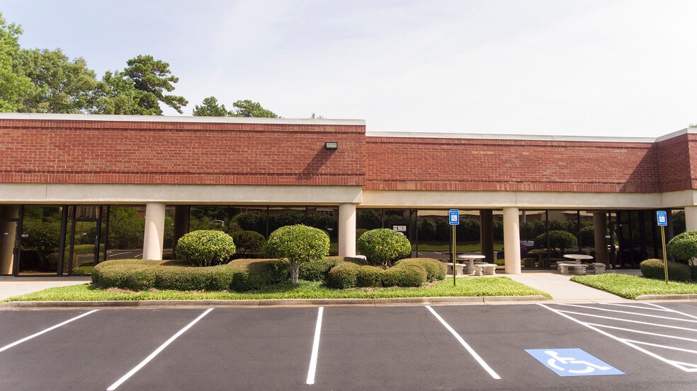 5076 Winters Chapel Rd, Atlanta, GA for lease - Building Photo - Image 2 of 9