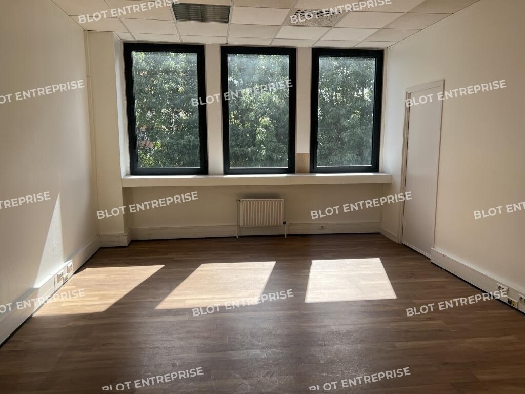 Office in Rennes for lease Interior Photo- Image 1 of 8