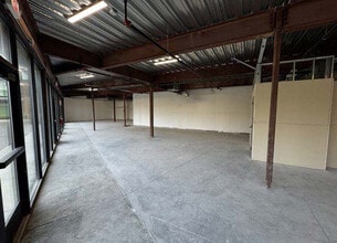 24200 Gratiot Ave, Eastpointe, MI for lease Interior Photo- Image 2 of 3