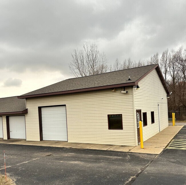 Plus de détails pour 28996 C Dr N, Albion, MI - Local d'activités à louer