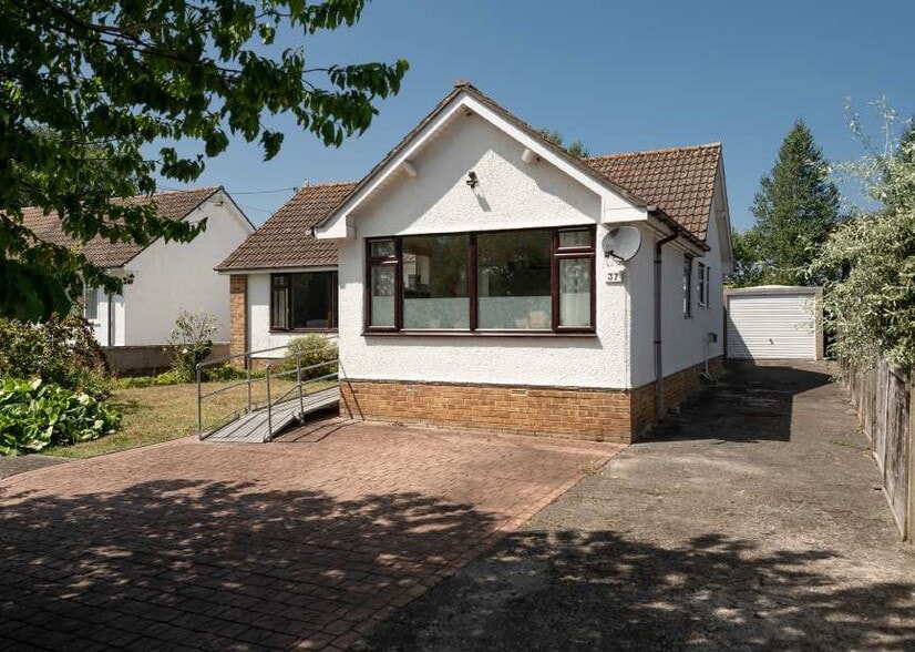 1 Bath Rd, Eastington for sale - Building Photo - Image 2 of 18