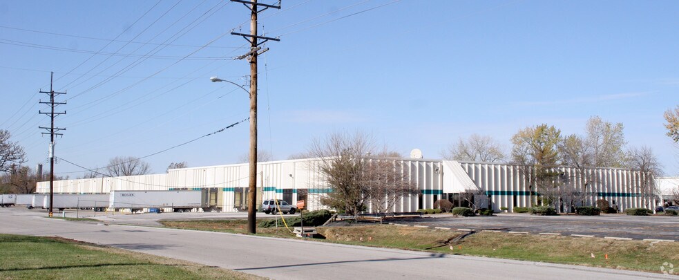 9043-9083 Frost Ave, Hazelwood, MO for lease - Building Photo - Image 2 of 11