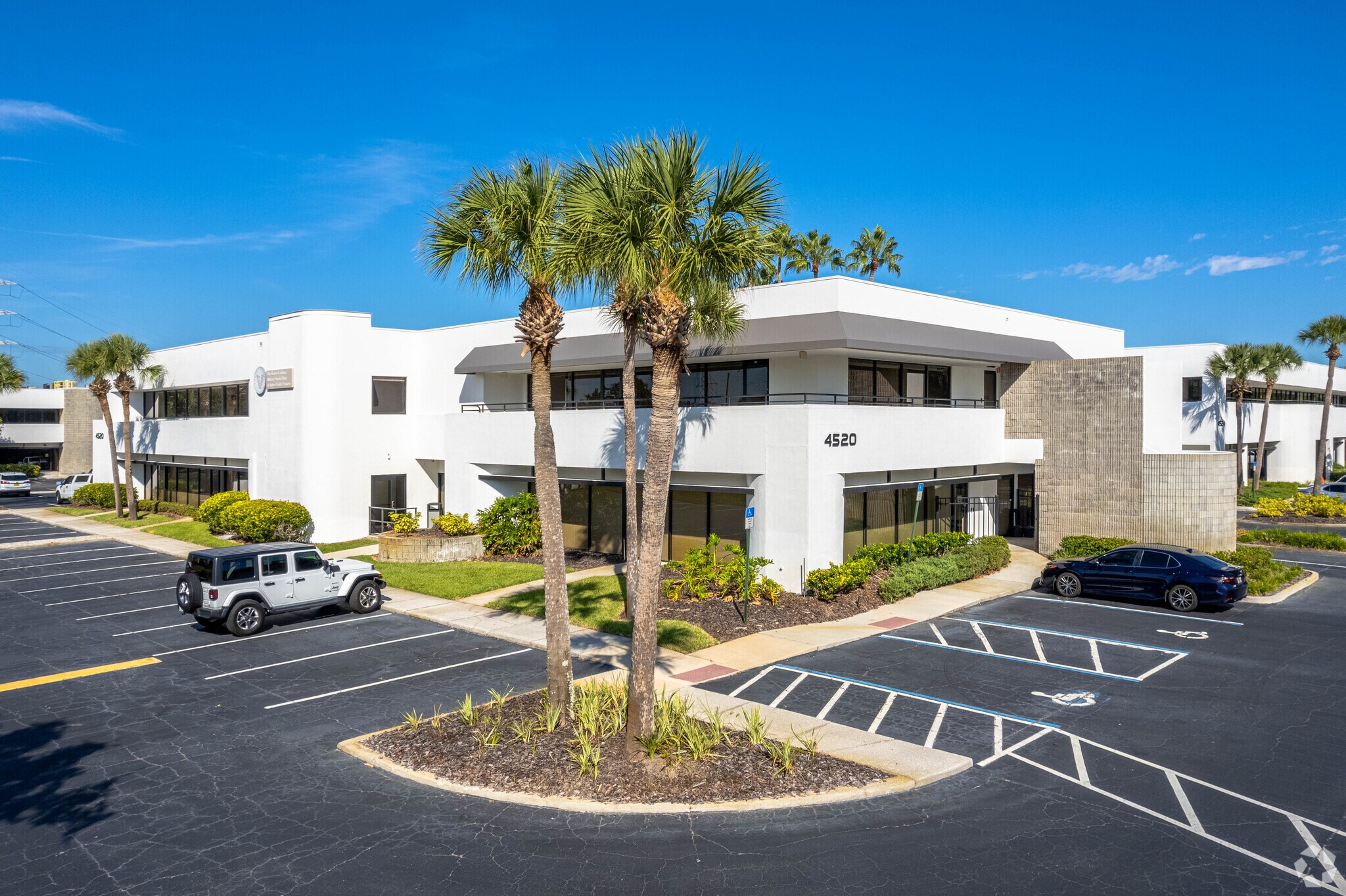 4520 Oak Fair Blvd, Tampa, FL for lease Primary Photo- Image 1 of 10