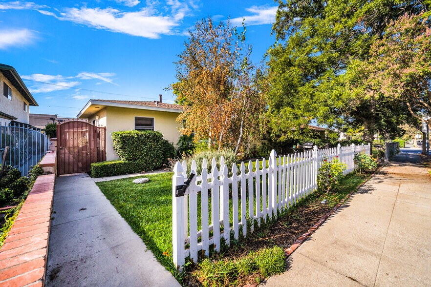 244 W Walnut Ave, Monrovia, CA for sale - Primary Photo - Image 1 of 1