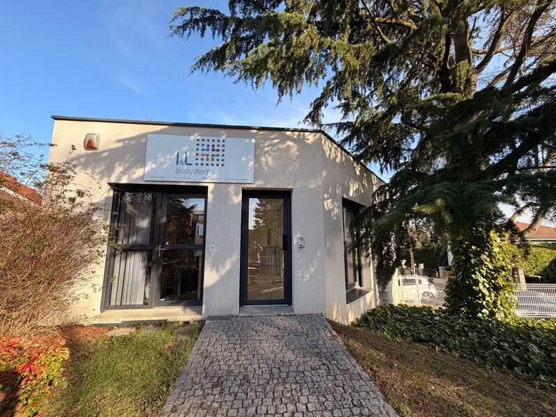 Office in CHAMPAGNE-AU-MONT-D'OR for lease Building Photo- Image 1 of 9