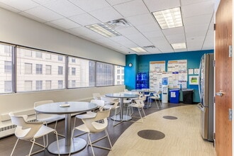 330 2nd Ave S, Minneapolis, MN for lease Building Photo- Image 1 of 22