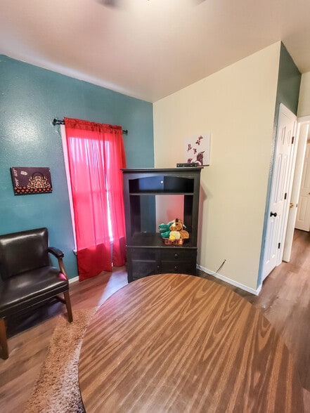 710 W Broadway St, Collinsville, OK for sale - Interior Photo - Image 3 of 58