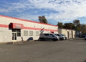 148 N Groesbeck Hwy, Mount Clemens MI - Entrepôt