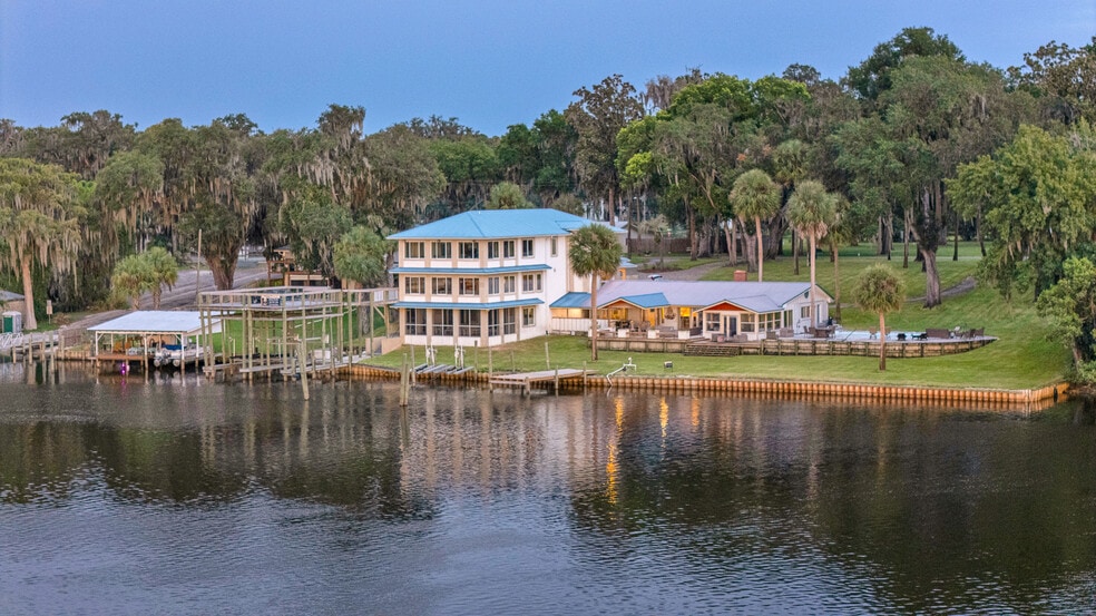 703 Front St, Welaka, FL à vendre - Photo du bâtiment - Image 3 de 5