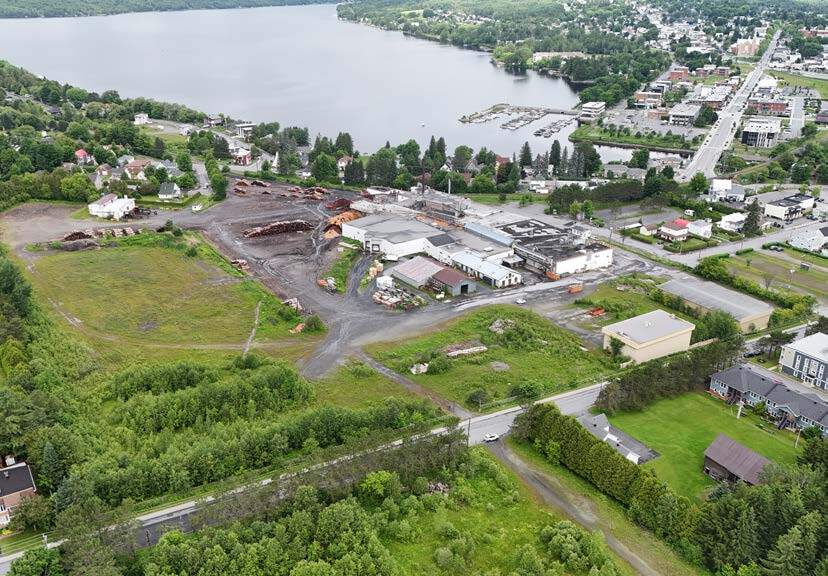 3408 Rue la Fontaine, Lac-megantic, QC for sale - Primary Photo - Image 1 of 7