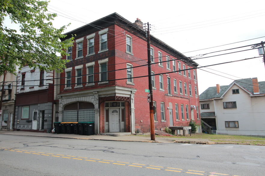 900 Island Ave, Mc Kees Rocks, PA à vendre - Photo du bâtiment - Image 1 de 36