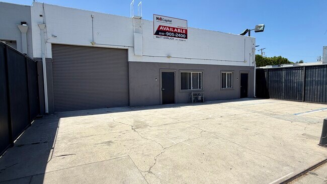 Plus de détails pour 14768 Calvert St, Van Nuys, CA - Industriel à vendre