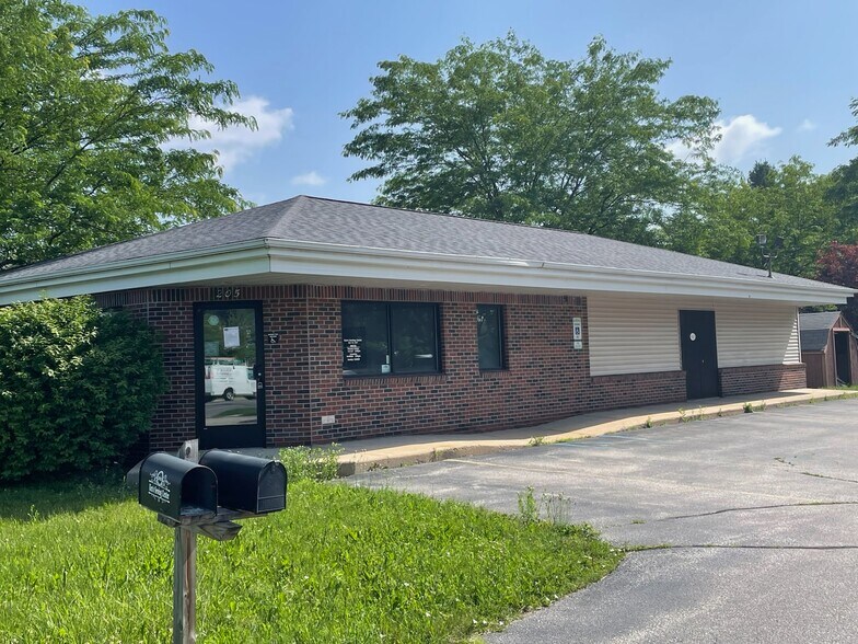 205 S Center Rd, Saginaw, MI for sale - Building Photo - Image 2 of 9