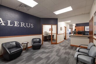 700 N 3rd St, La Crosse, WI à louer Photo intérieure- Image 2 de 16