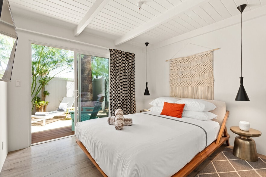 111 S Via Las Palmas, Palm Springs, CA à vendre - Photo du bâtiment - Image 3 de 31