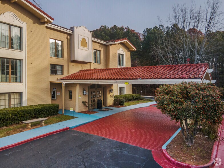 7377 Six Flags Dr, Austell, GA à vendre - Photo du bâtiment - Image 3 de 13