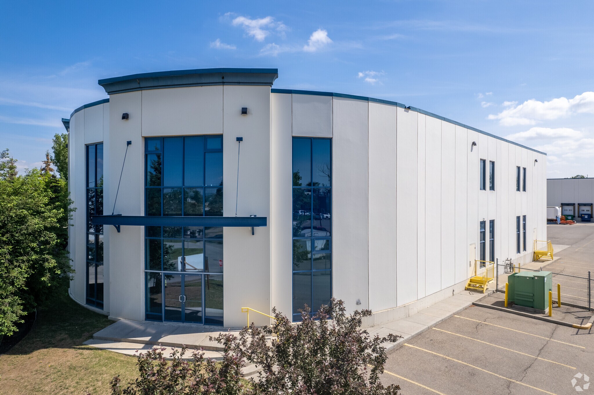 4404 14th St NE, Calgary, AB for sale Primary Photo- Image 1 of 1