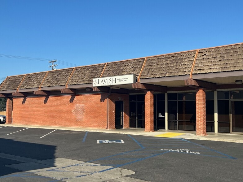 1725 S Mooney Blvd, Visalia, CA for lease - Building Photo - Image 2 of 6