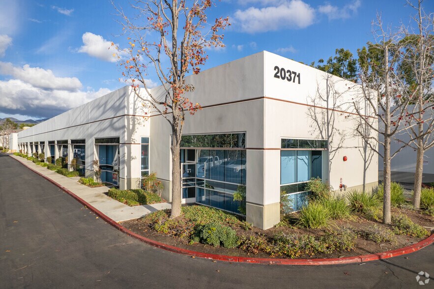 20381 Lake Forest Dr, Lake Forest, CA à louer - Photo du bâtiment - Image 3 de 4