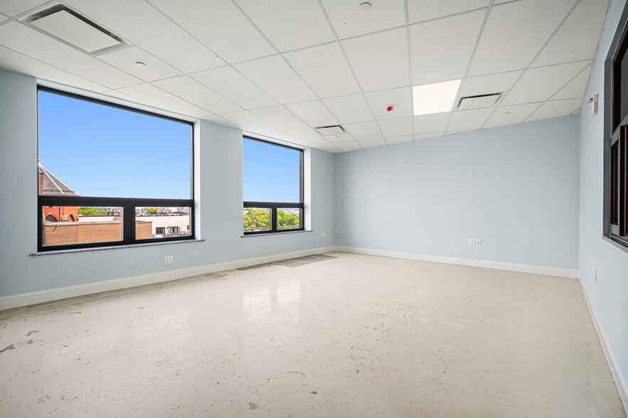 14 Olive St, Brooklyn, NY for lease - Building Photo - Image 3 of 9