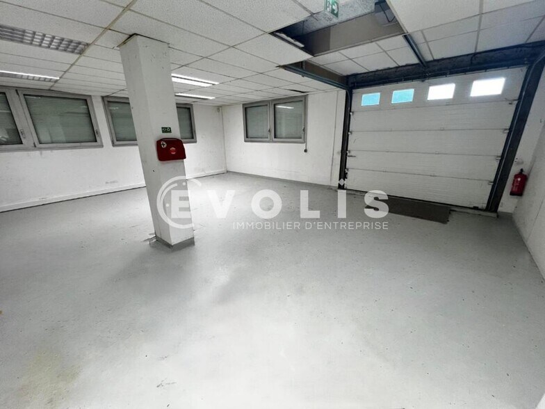 Flex in Épinay-sur-Orge for lease - Interior Photo - Image 2 of 18