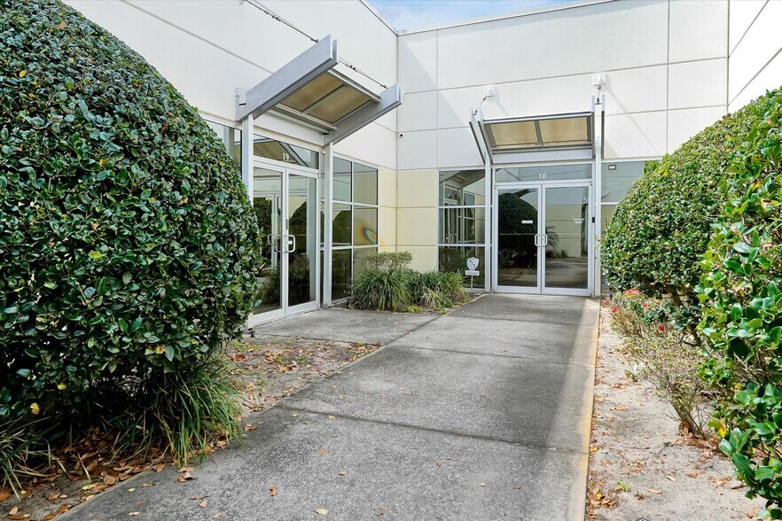 8810 Commodity Cir, Orlando, FL à vendre - Photo intérieure - Image 3 de 35