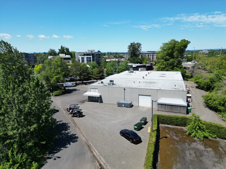 4670 SW Pacific Ave, Beaverton, OR à louer - Photo du bâtiment - Image 3 de 10